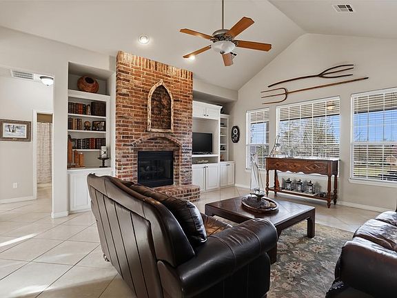 3rd image of 2109 Mulberry Ln
