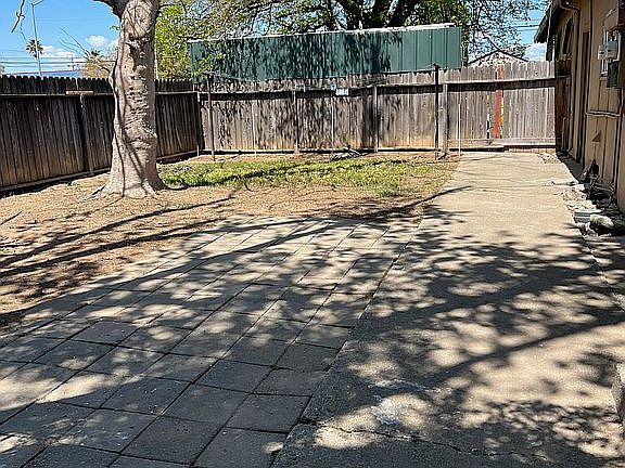 3rd image of 6412 Lang Ave