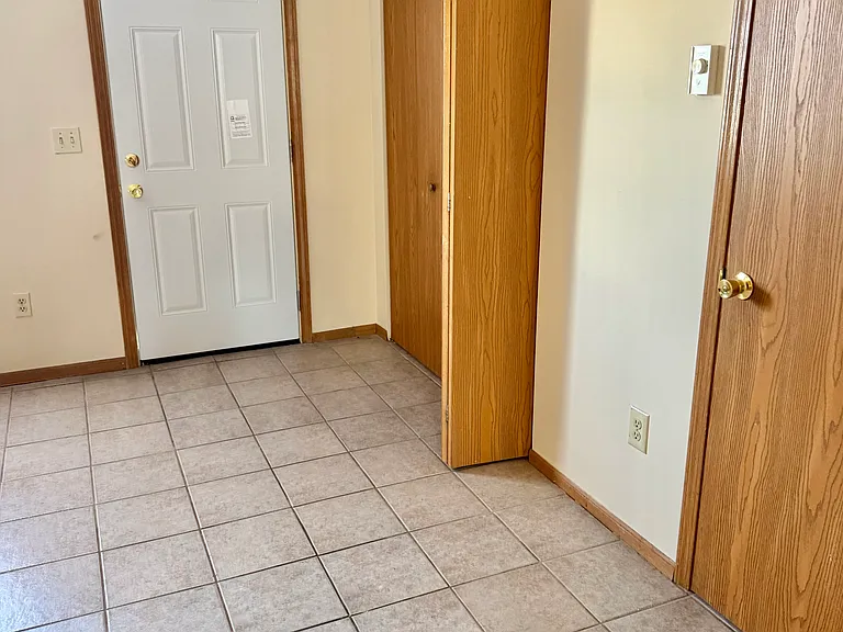 1019 Jill Ct — Photo 4