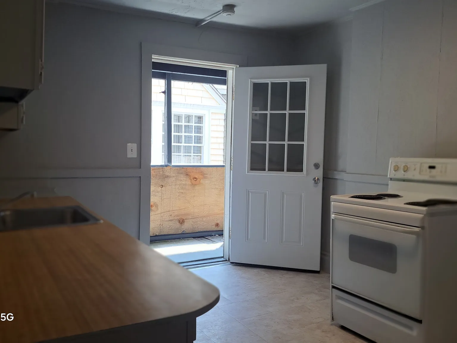 3 bed, 1200 sqft, $1,749 — Photo 2