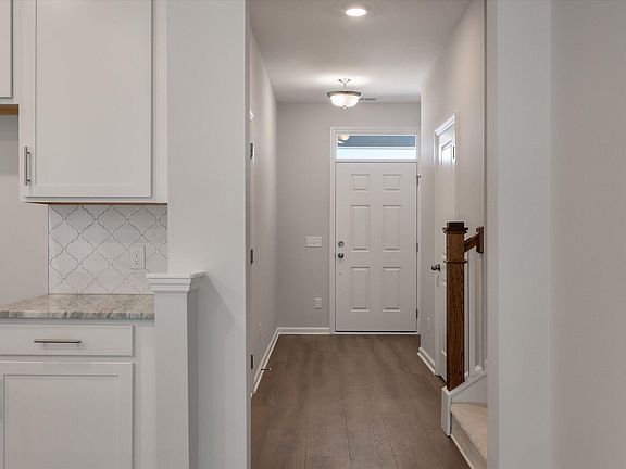 5th image of 402 Duskywing Dr