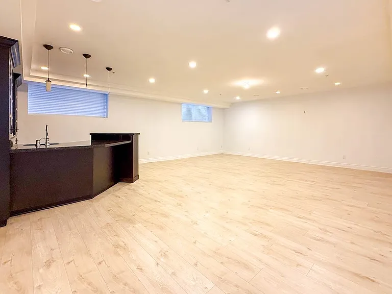 2307 Marine Dr — Photo 39