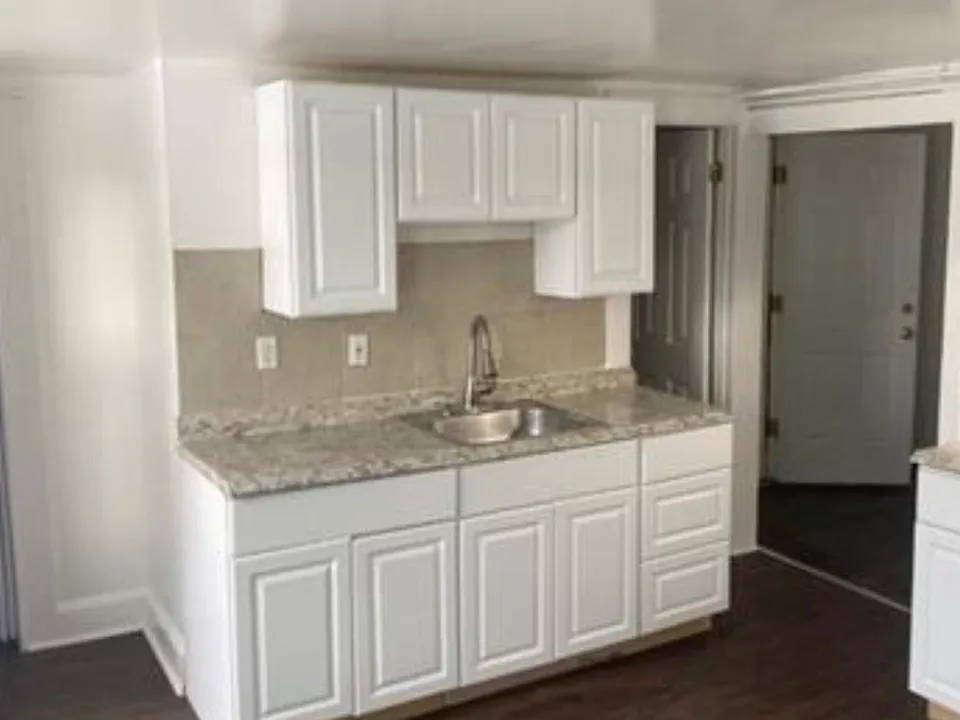140 Center St #1