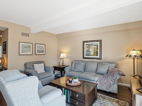 4th image of 29 Fairway Pl