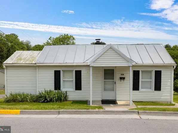 430 W High St, Woodstock, VA 22664