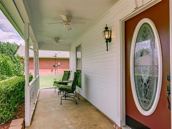 3rd image of 2202 Woodway Dr