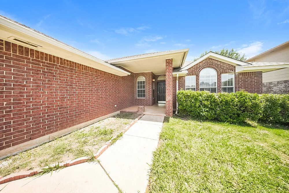 4 bed, 2.0 bath, 1931 sqft, $1,750 — Photo 3