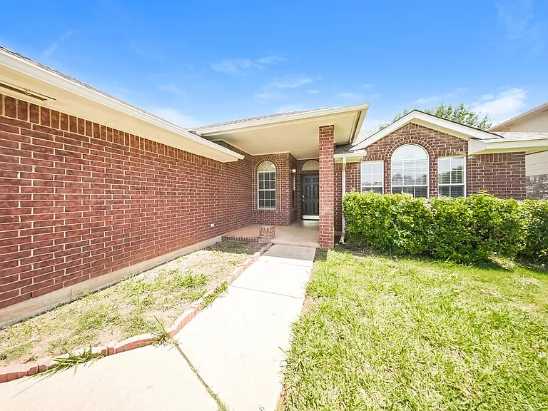329 Ridge Bluff Dr — Photo 3
