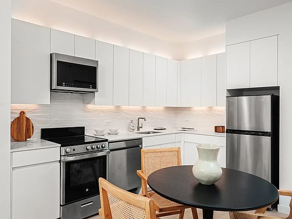 4th image of 126 Sandford St #2044