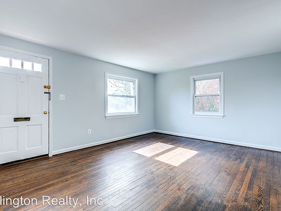 4th image of 1917 S Quincy St