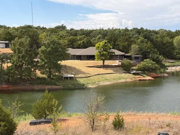 26180 Elm St W, Calumet, OK 73014