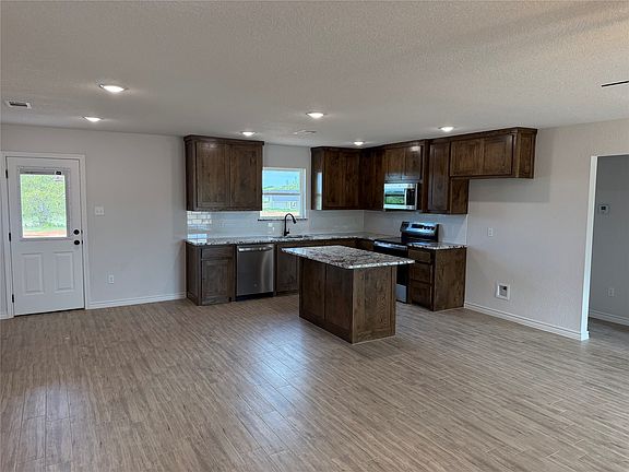 2nd image of 190 Earp Rd