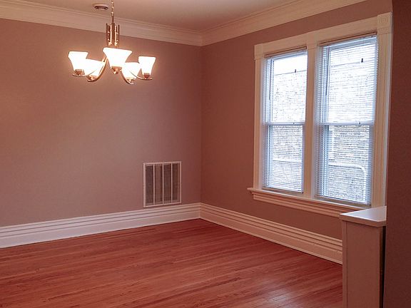 3rd image of 218 S Kenilworth Ave