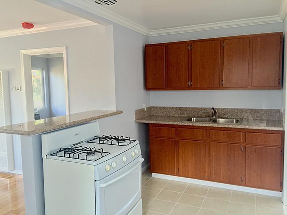 3rd image of 10914 1/2 Blix St