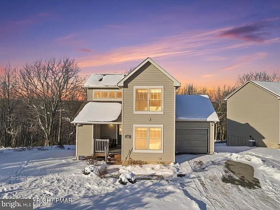 2nd image of 208 Sycamore Ct