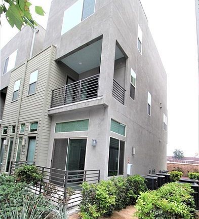 2nd image of 713 Sawyer Pl