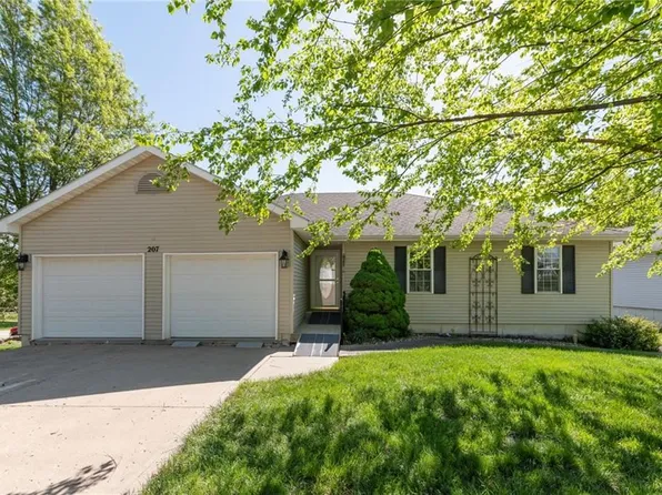 207 Crimson Ct, Cameron, MO 64429