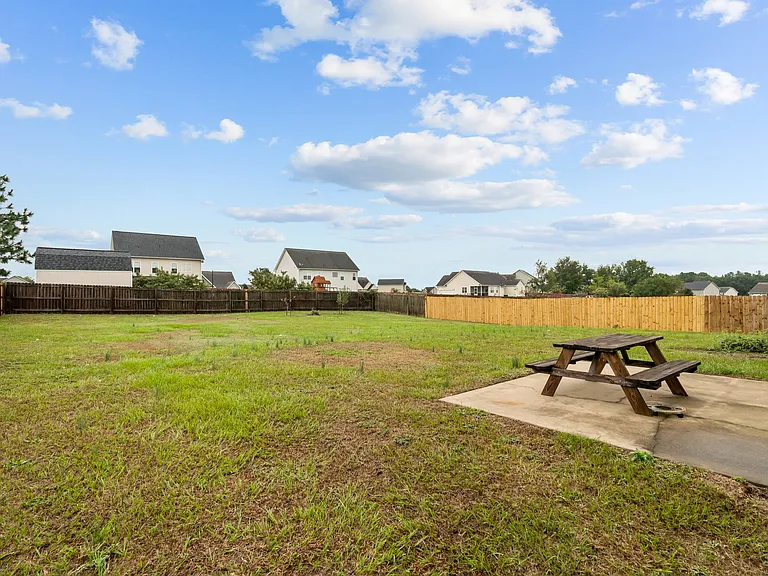 133 Lockwood Dr — Photo 40