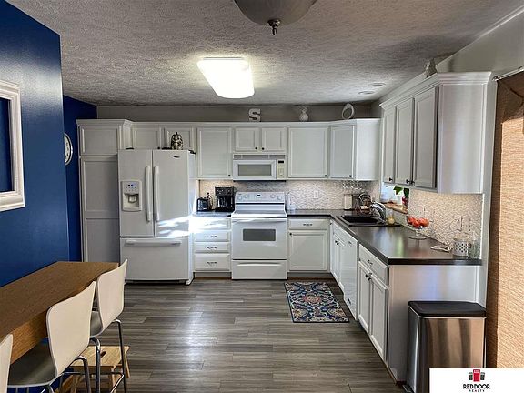 4th image of 2400 W Ashley Cir