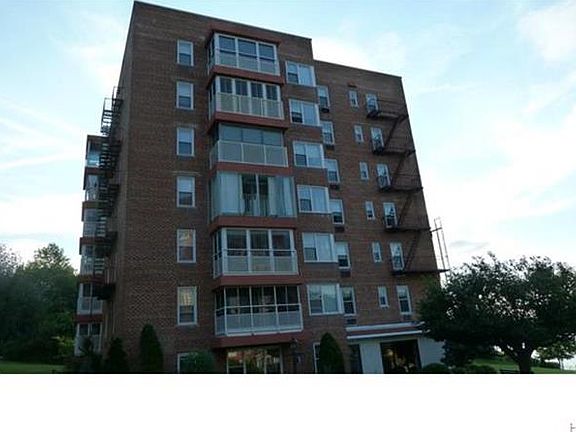 2nd image of 3 Salisbury Pt APT 2A