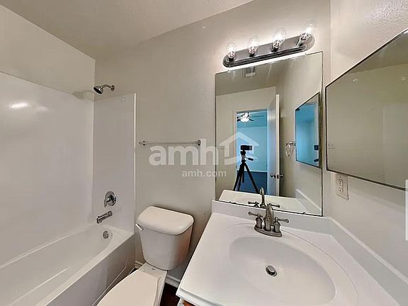 5th image of 16230 Bonham Oaks Ln