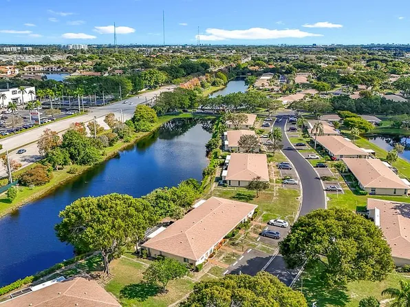 8891 Bella Vista Dr, Boca Raton, FL 33433