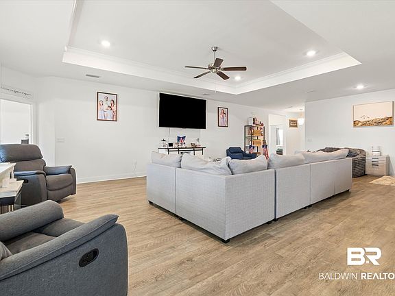 3rd image of 3973 Mercury Cir