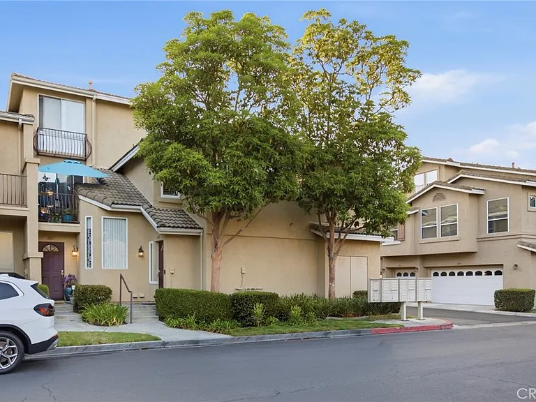1059 S Positano Ave — Photo 2