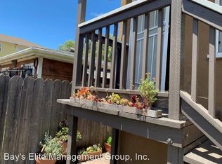 864 34th St APT 3, Oakland, CA 94608