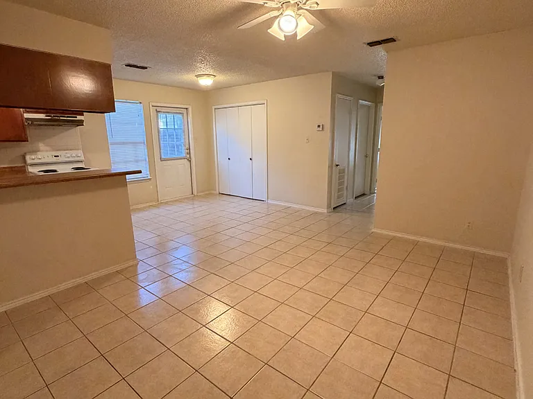 808 W Olmos Dr — Photo 6
