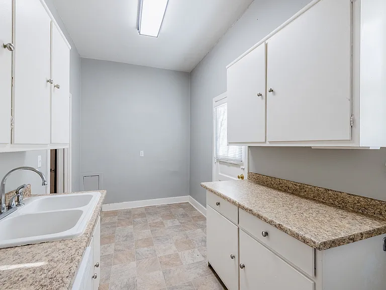 3815 Dewey Ave — Photo 26
