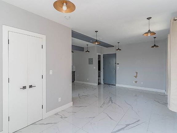 2nd image of 7 Jardine Pl #1A