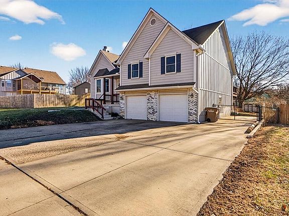 3rd image of 205 W Laredo Trl