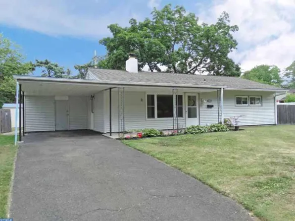 427 Magnolia Dr, Levittown, PA 19054