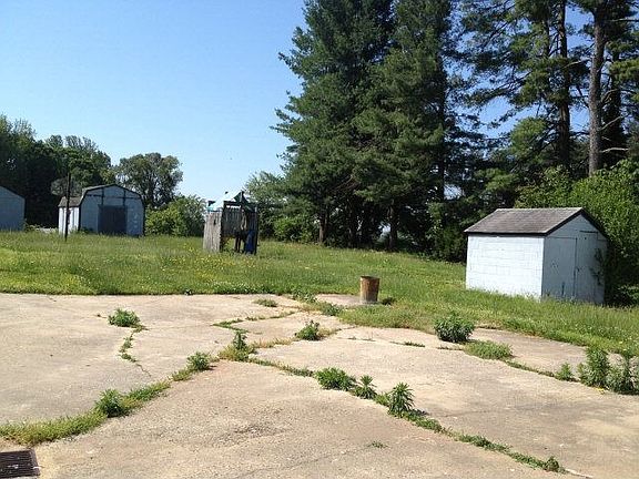 5th image of 2283 Wentworth St
