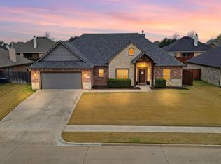 810 Chestnut Grove Dr, Cleburne, TX 76033