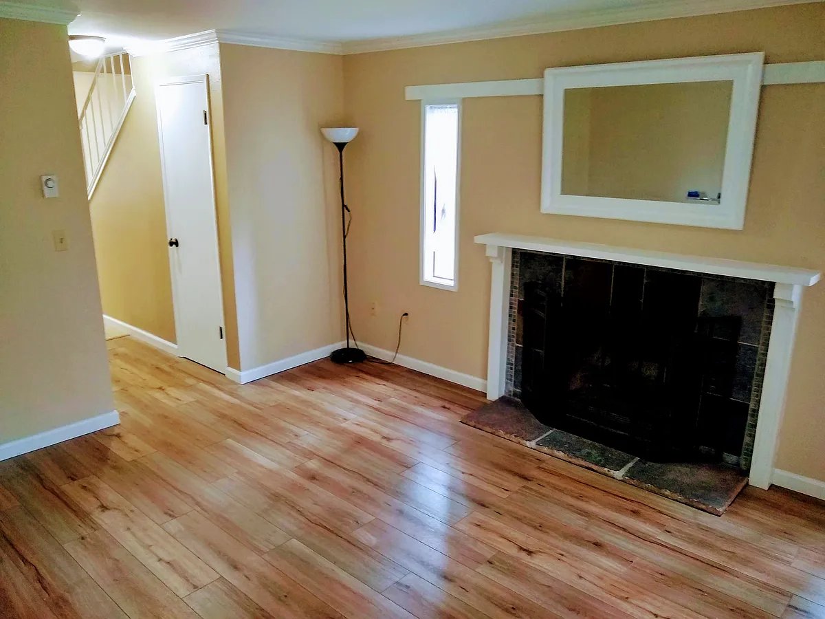 Building Photo - 601 Sutton Ln