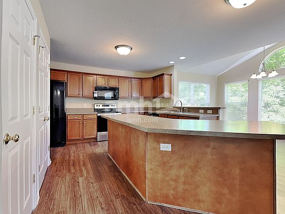 4th image of 962 Shephard Woods Ct