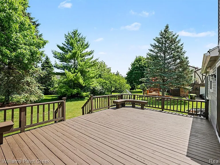44820 Yorkshire Dr — Photo 17