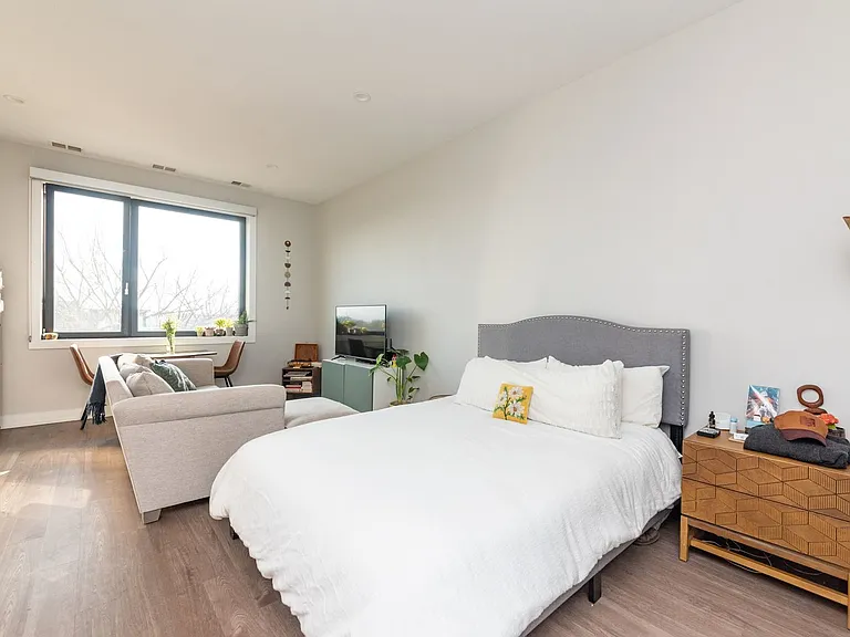 1966 N Milwaukee Ave #304 — Photo 4