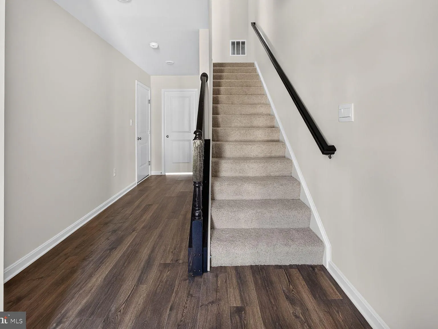 4 bed, 3.5 bath, 1969 sqft, $3,200 — Photo 2