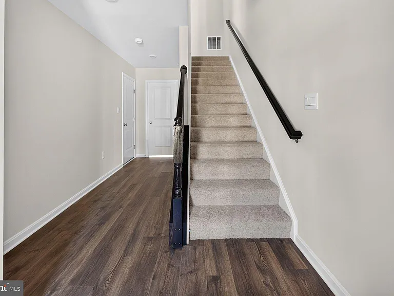 27 Merion Ave — Photo 2