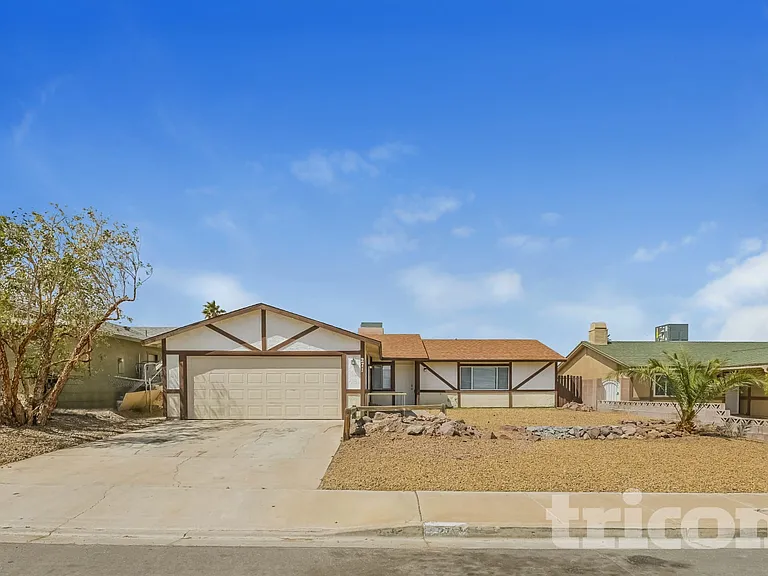 271 Princess Ann Ct — Photo 1