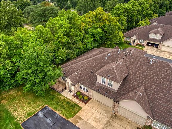 2nd image of 6872 Park Square Dr B