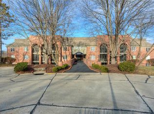 14300 Conway Meadows Ct E APT 302, Chesterfield, MO 63017