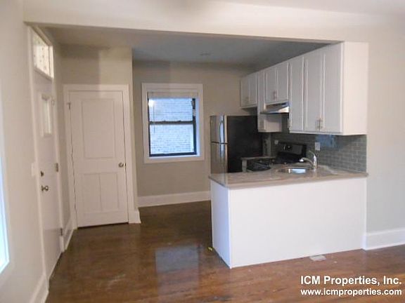 3rd image of 2211 W Foster Ave APT 1F