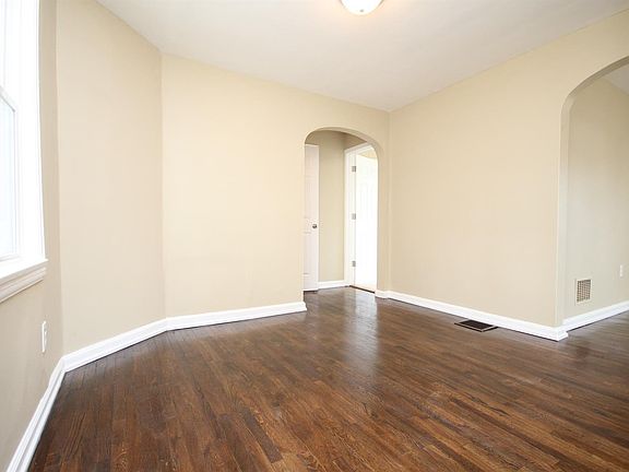 5th image of 4117 Estermarie Dr