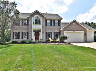 39W411 Washburn Pl, Geneva, IL 60134