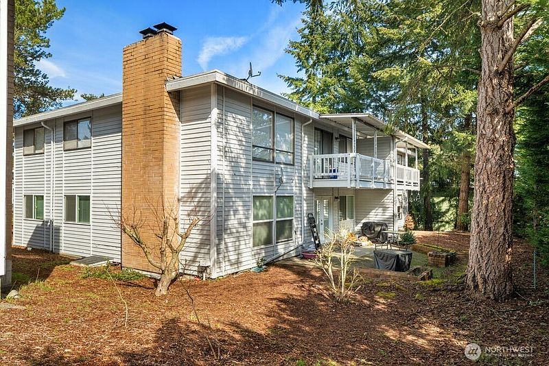 5th image of 1461 Rainier Court