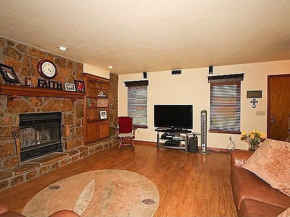 3rd image of 1100 Hunters Glen Cir